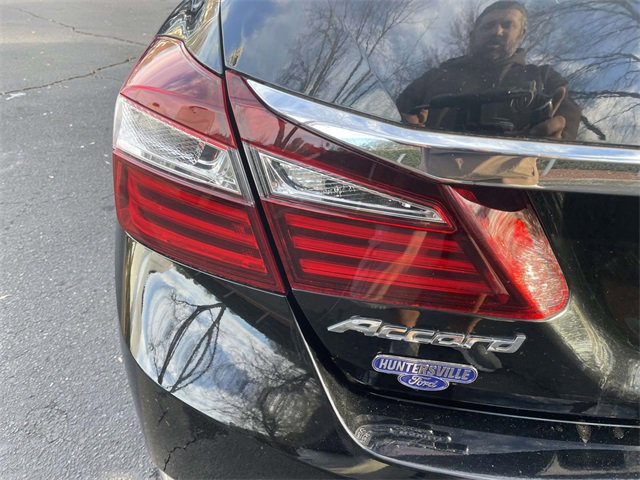 Used 2016 Honda Accord EX-L image 32