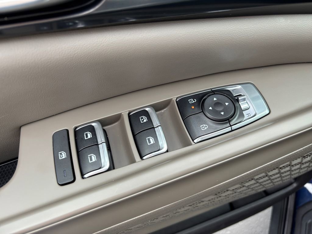 Used 2025 Kia Carnival FWD image 24