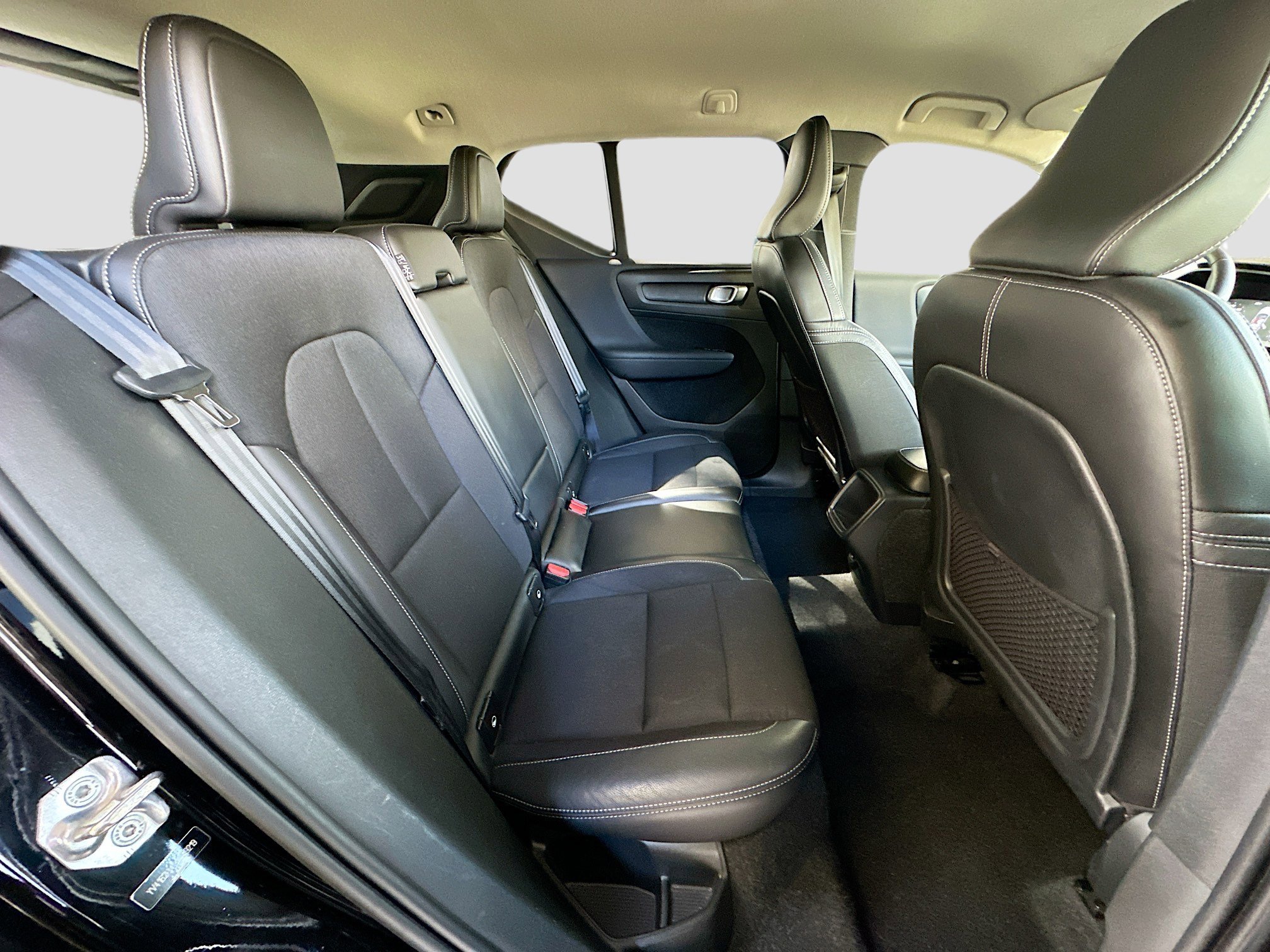 Used 2020 Volvo XC40 T5 Momentum w/ Protection Package Premier image 24