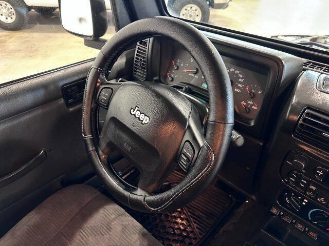 Used 2005 Jeep Wrangler Unlimited Rubicon image 13