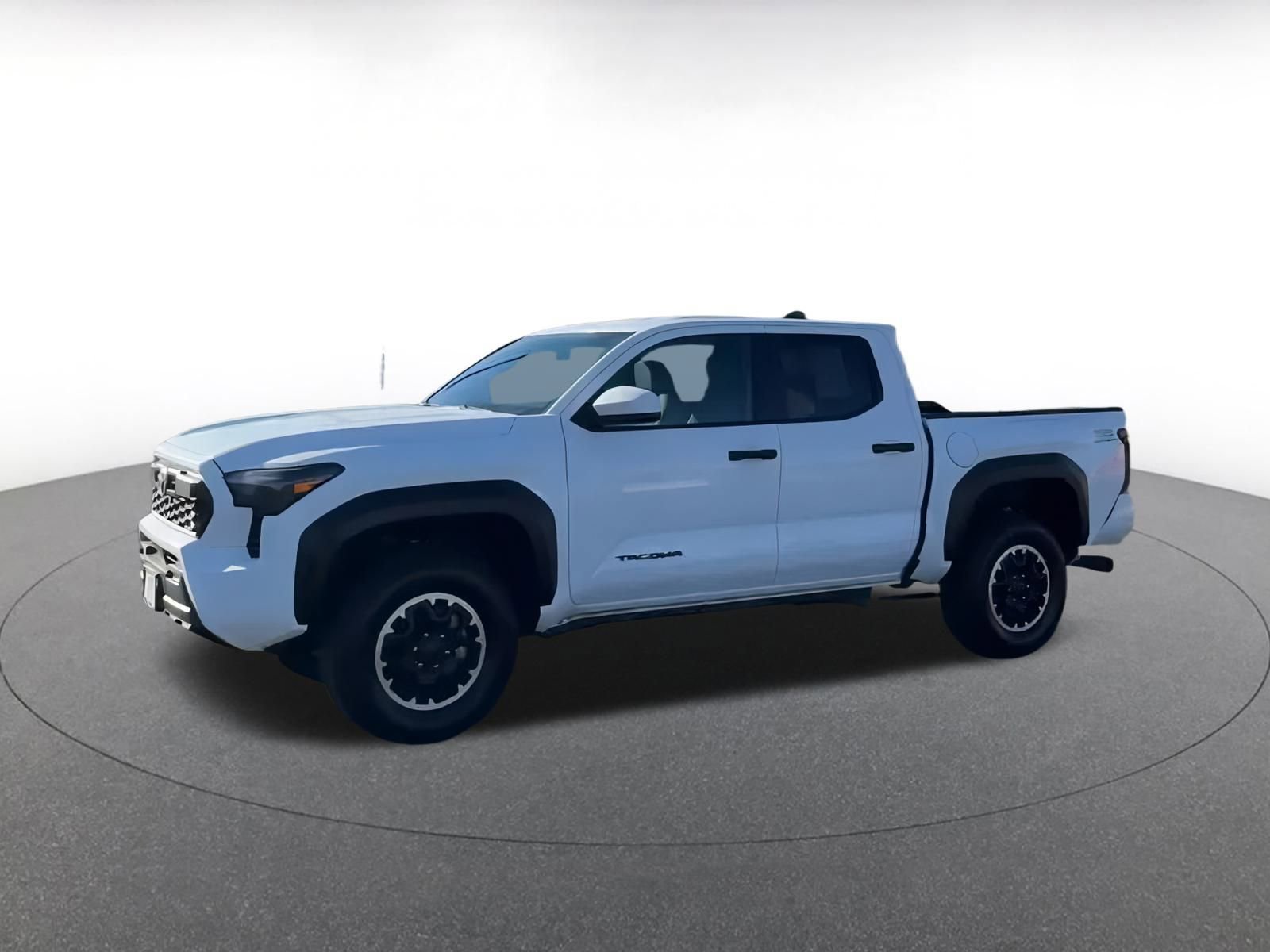 Used 2025 Toyota Tacoma SR image 3