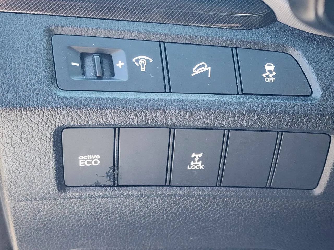 Used 2014 Hyundai Santa Fe Sport w/ Popular Equipment Package 02 AWD/4WD image 16