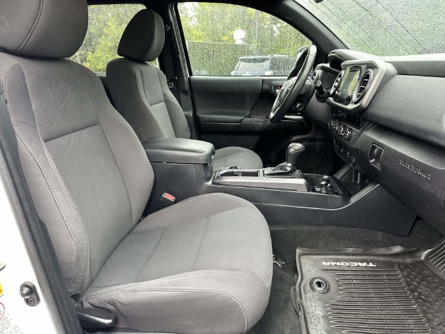 Used 2017 Toyota Tacoma TRD Sport w/ Tow Package AWD/4WD image 7