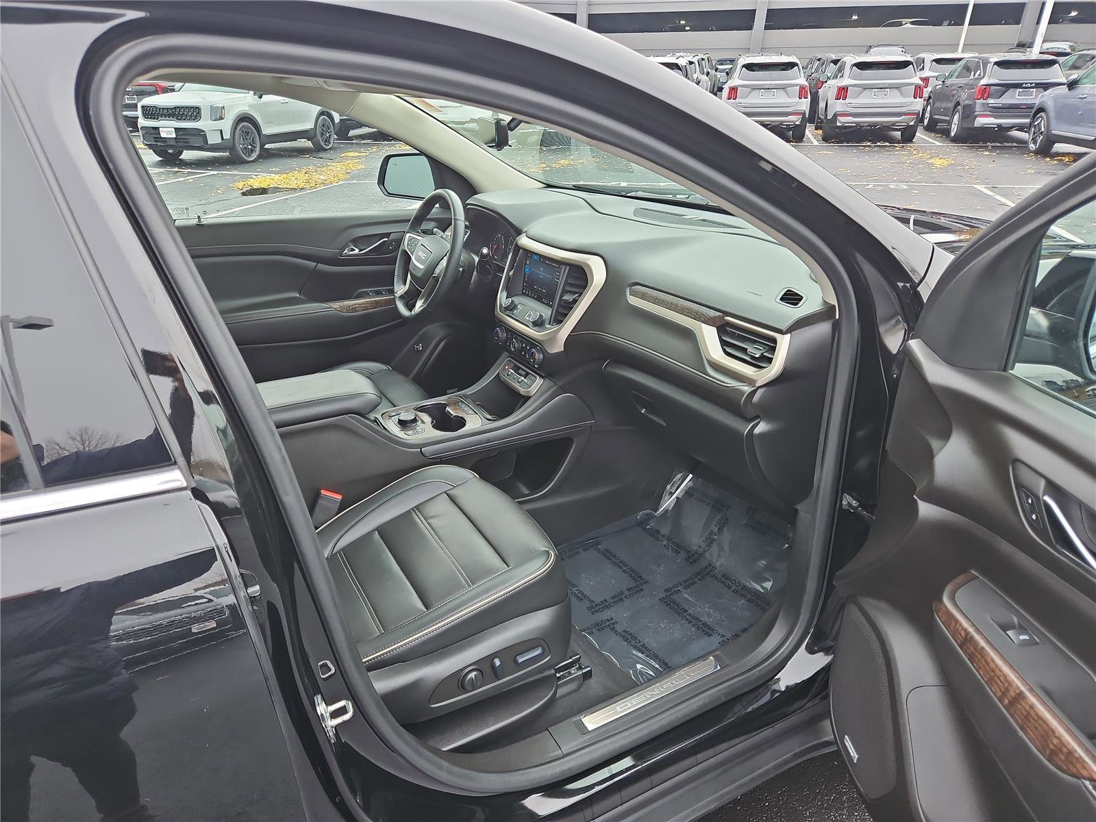 Used 2023 GMC Acadia Denali w/ Denali Ultimate Package image 31