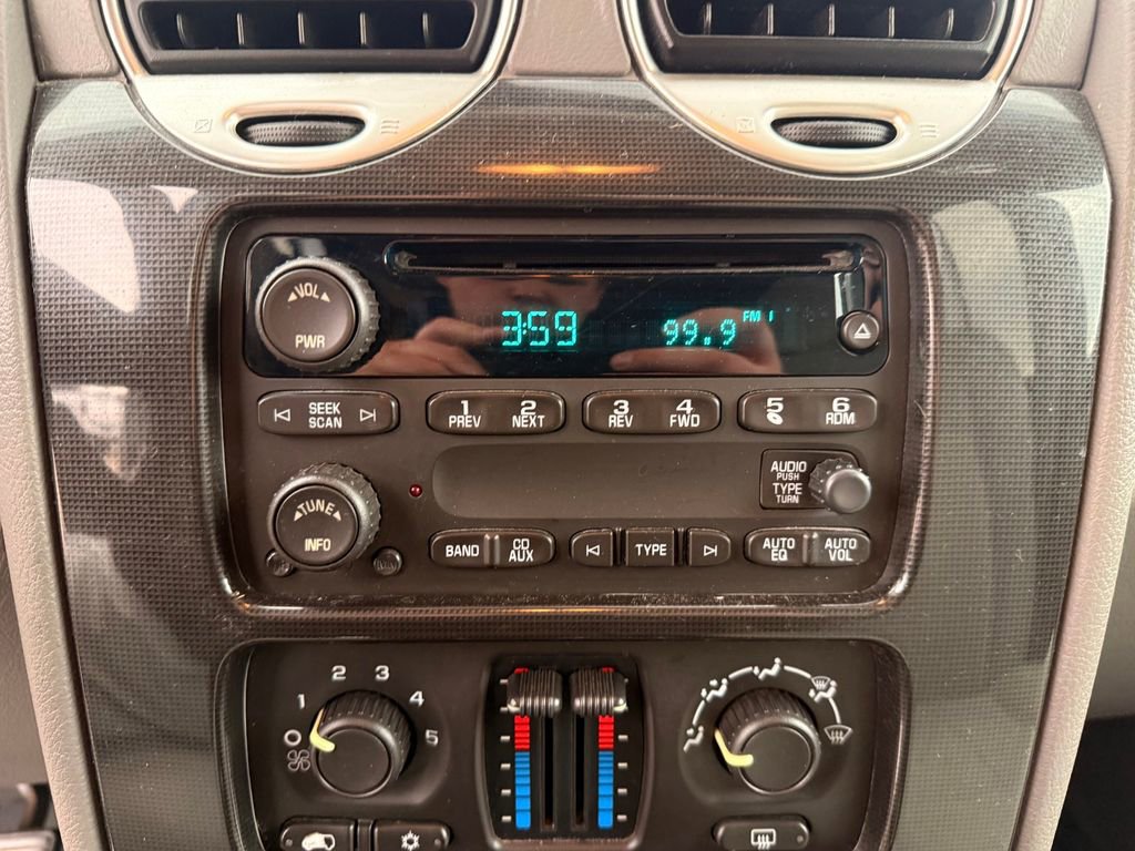 Used 2009 GMC Envoy SLE image 15