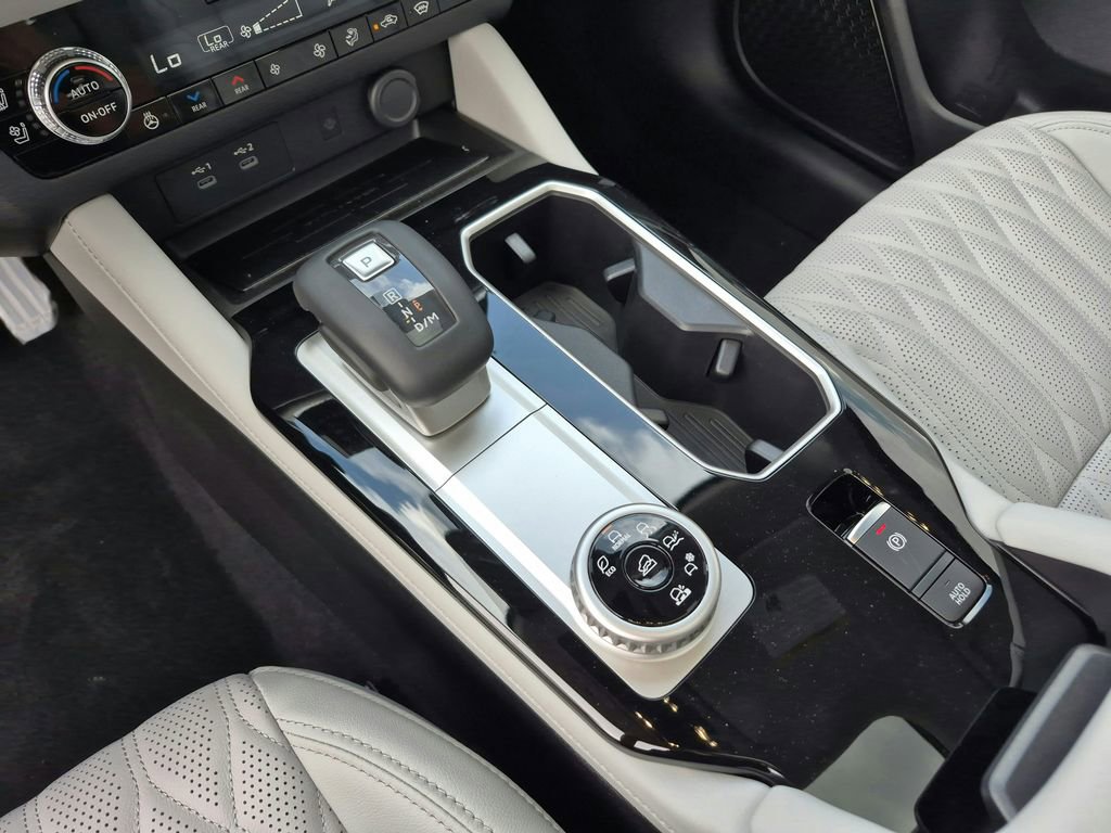 New 2025 Mitsubishi Outlander SEL image 15