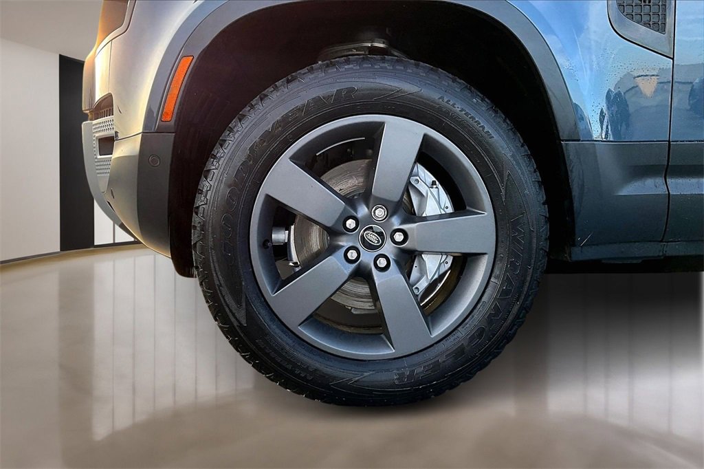 Used 2025 Land Rover Defender 110 S image 32