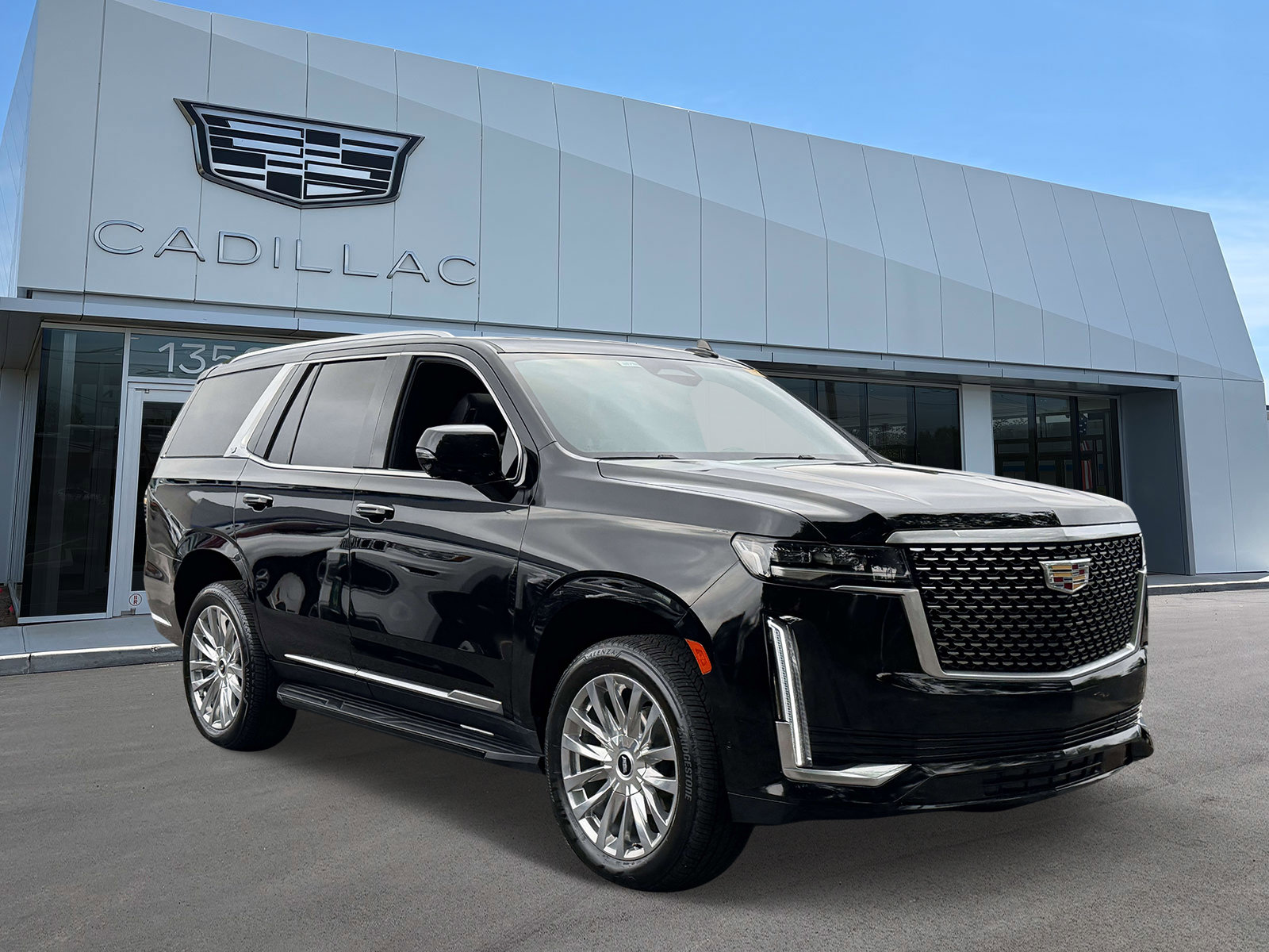 Used 2023 Cadillac Escalade Premium Luxury AWD/4WD image 2