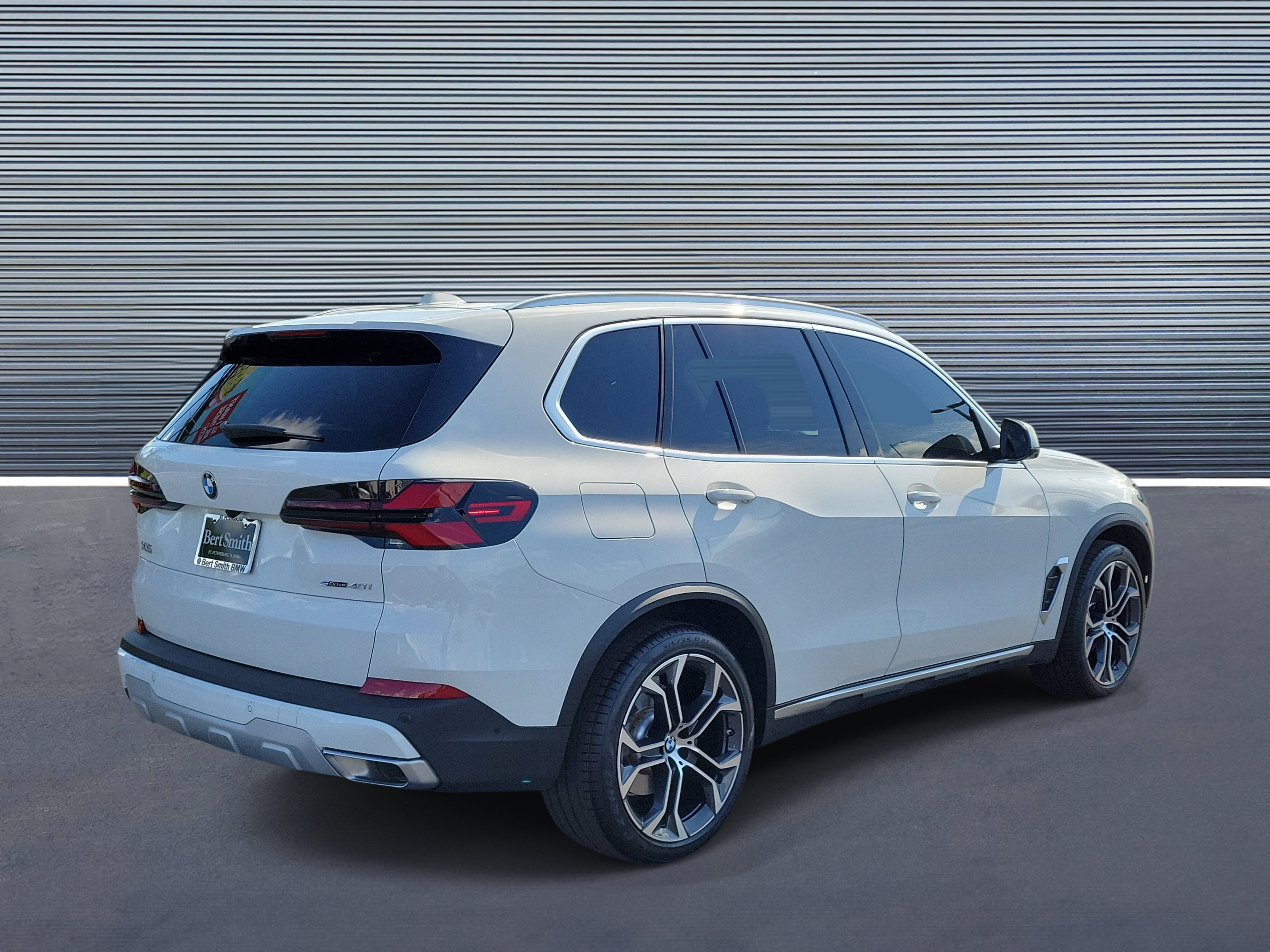 Used 2025 BMW X5 sDrive40i w/ Parking Assistance Package RWD image 3