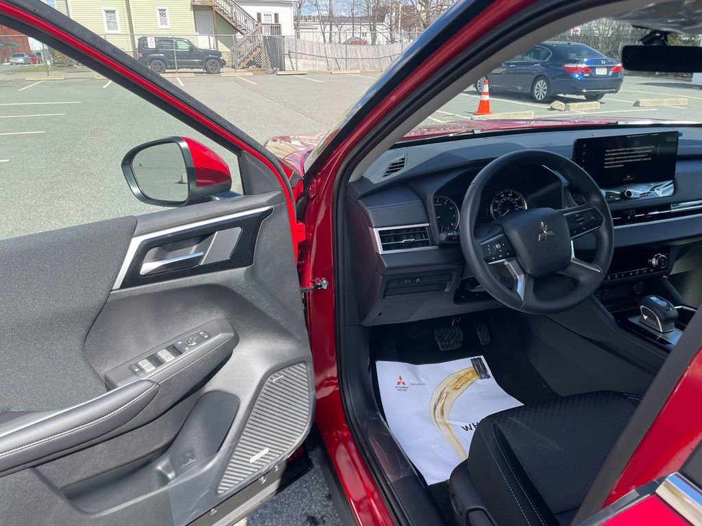 New 2026 Mitsubishi Outlander ES image 10