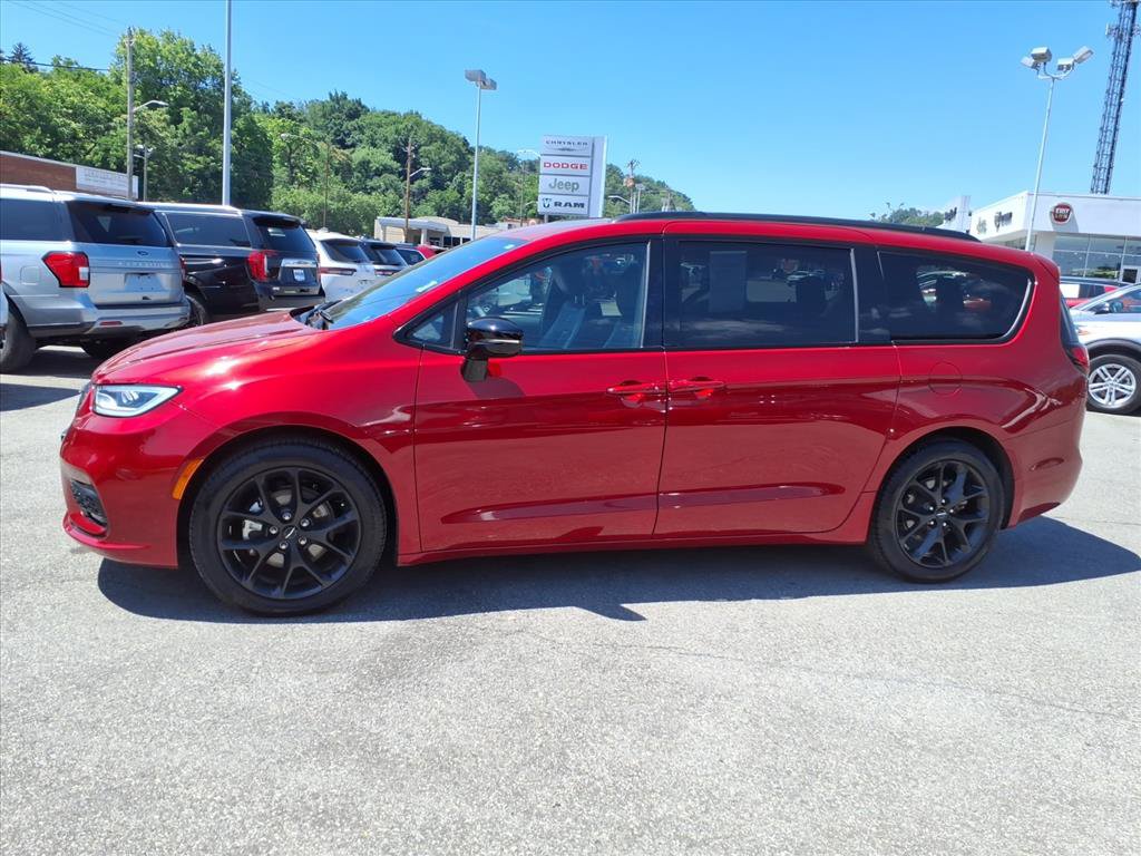 Used 2025 Chrysler Pacifica Limited FWD image 7