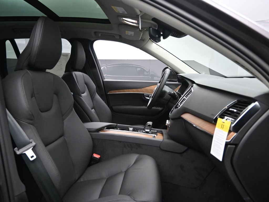 New 2025 Volvo XC90 B6 Plus w/ Protection Package Premier image 30