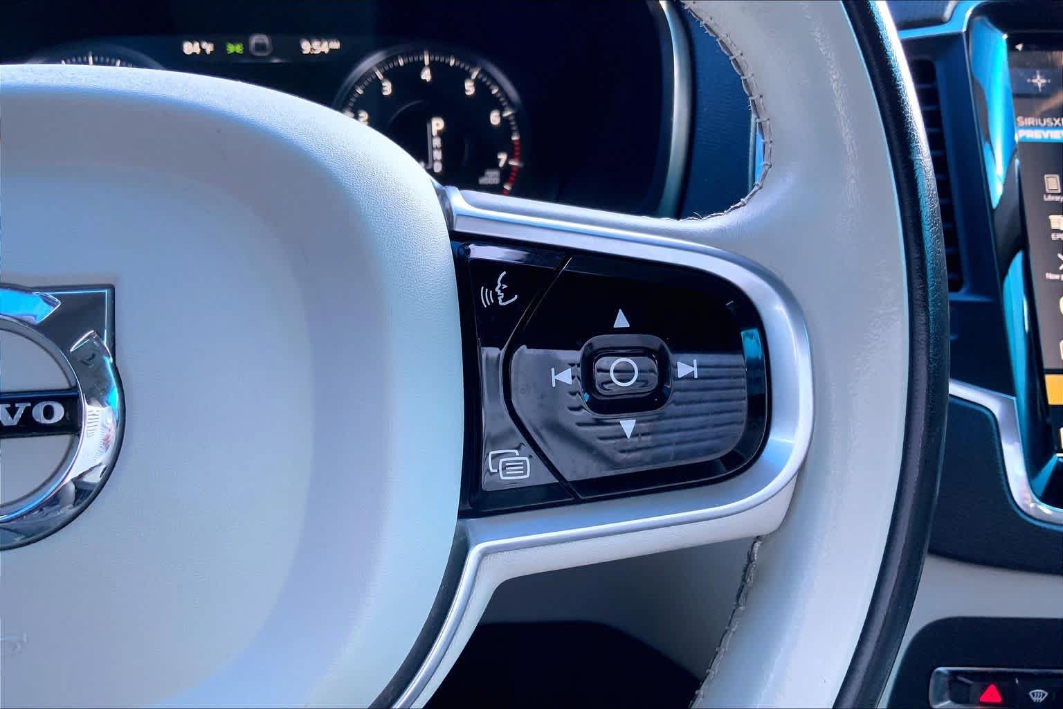 Used 2020 Volvo XC90 T5 Momentum w/ Protection Package Premier FWD image 25