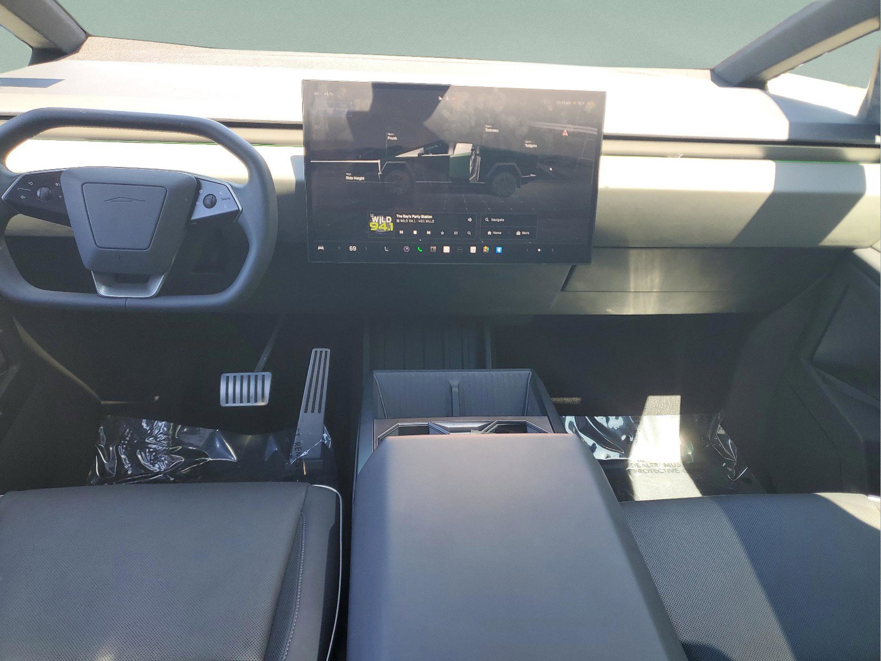 Used 2024 Tesla Cybertruck AWD Crew Cab image 10