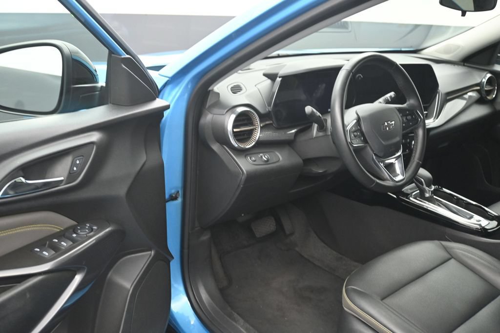 Used 2025 Chevrolet Trax ACTIV FWD image 10
