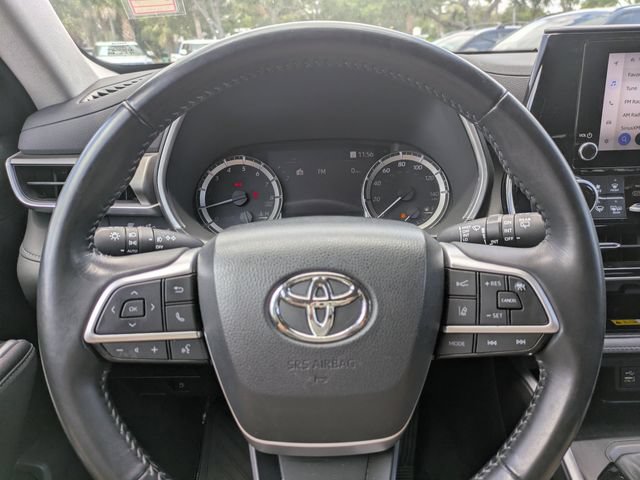 Used 2023 Toyota Highlander XLE AWD/4WD image 30
