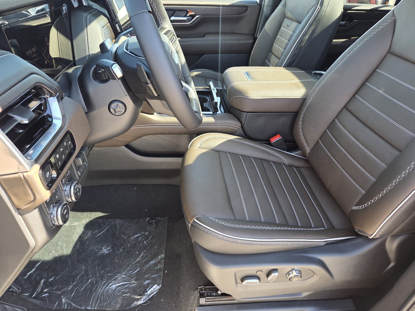 New 2026 GMC Yukon XL Denali Ultimate w/ LPO, Floor Liner Package AWD/4WD image 32