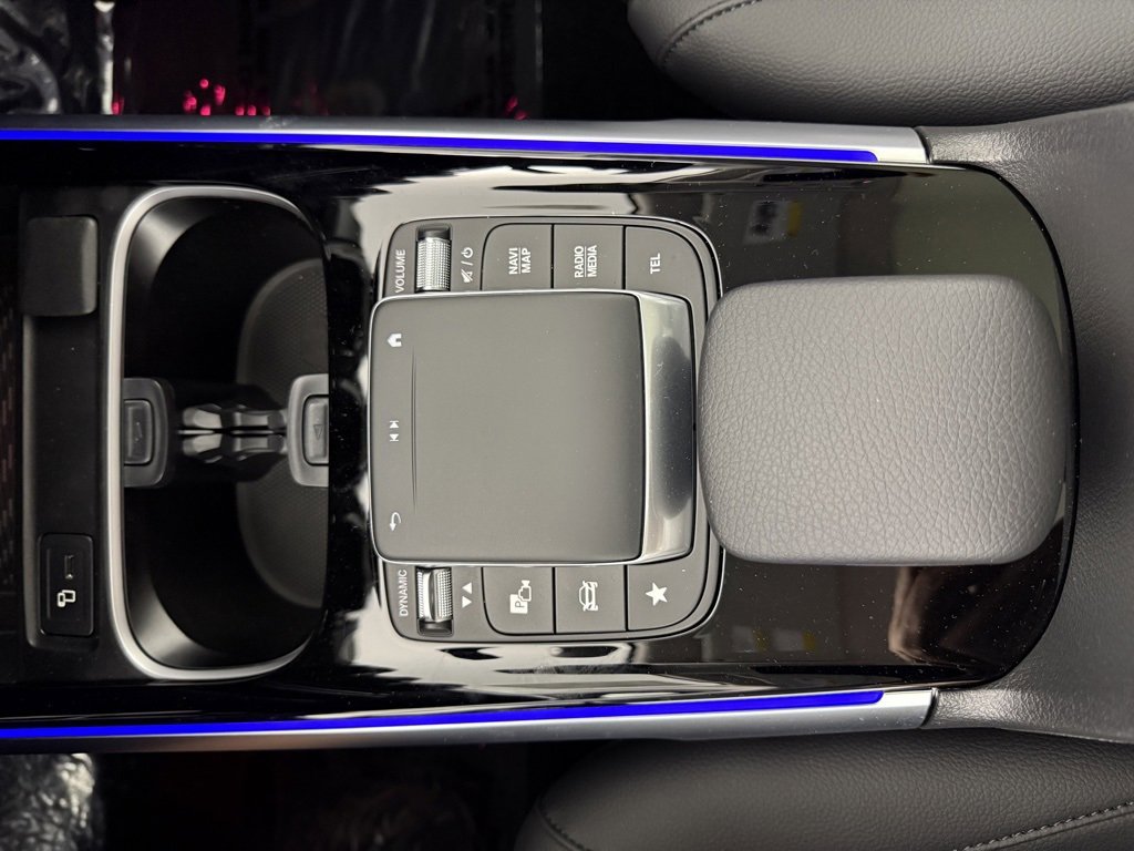 Used 2023 Mercedes-Benz EQB 300 4MATIC image 19