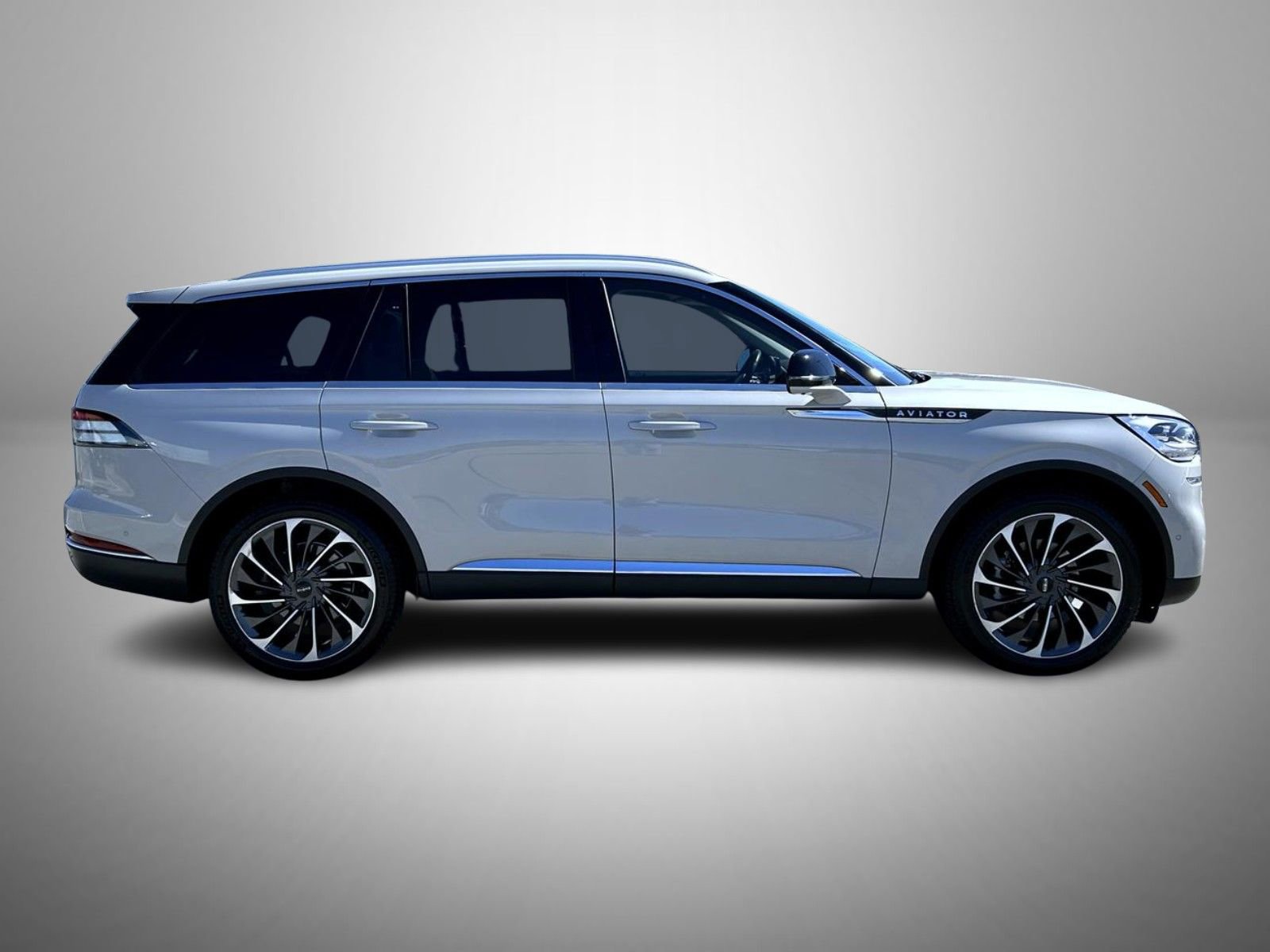 Used 2020 Lincoln Aviator Reserve w/ Equipment Group 202A AWD/4WD image 4