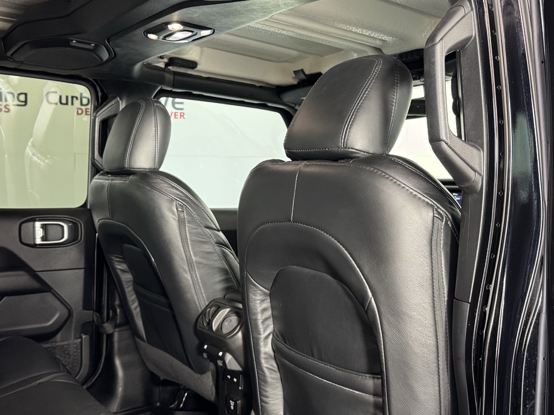 Used 2020 Jeep Wrangler Unlimited Sahara AWD/4WD image 19