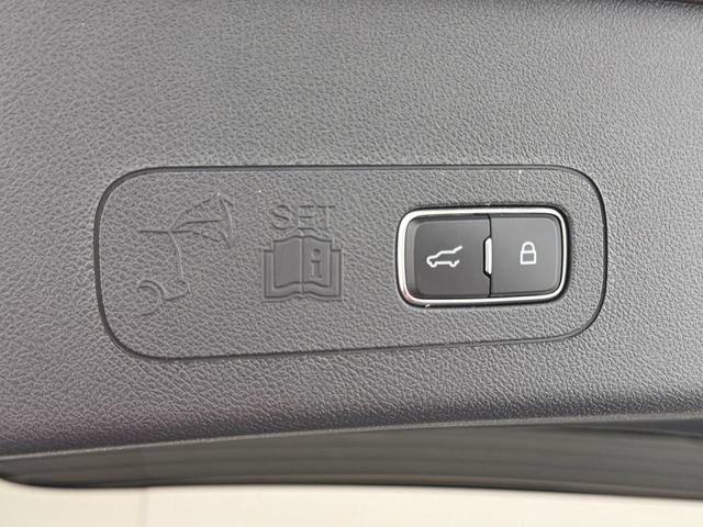 Used 2026 Lincoln Aviator AWD image 18