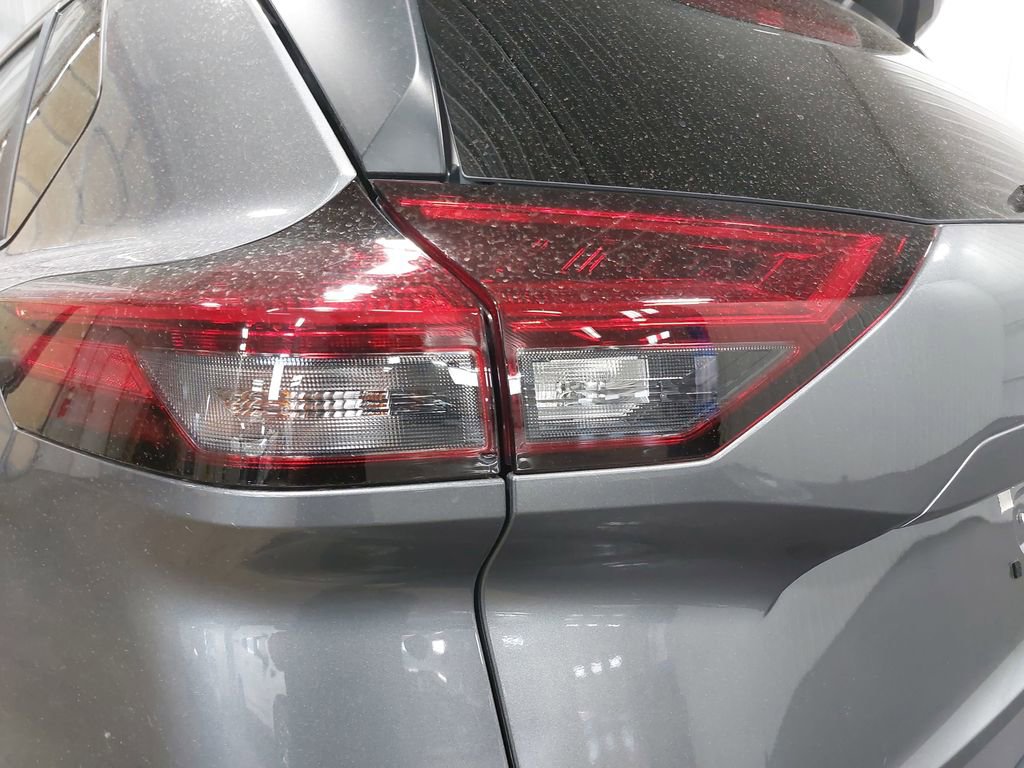 Used 2023 Nissan Rogue S image 33