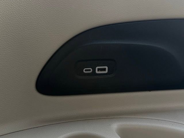 Used 2023 Chrysler Pacifica Limited image 22