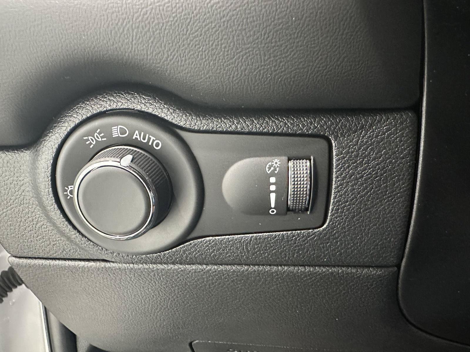 Used 2024 Dodge Durango R/T w/ Blacktop Package AWD/4WD image 17