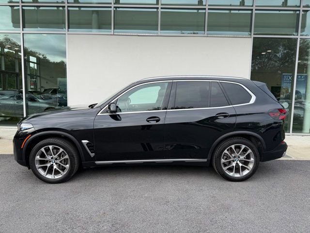 Used 2025 BMW X5 xDrive40i w/ Premium Package image 2