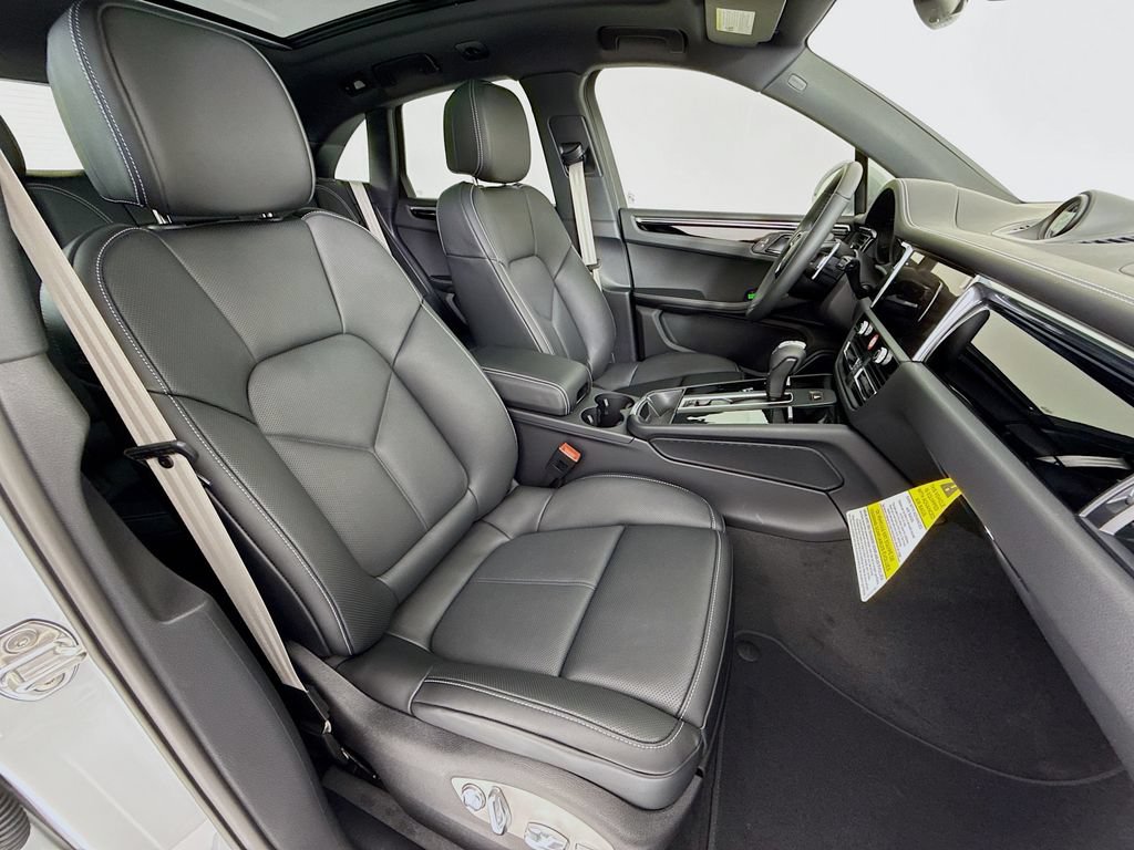 New 2026 Porsche Macan AWD/4WD image 29