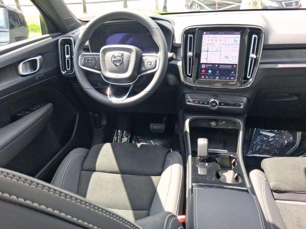 Used 2023 Volvo XC40 Recharge Plus AWD/4WD image 10