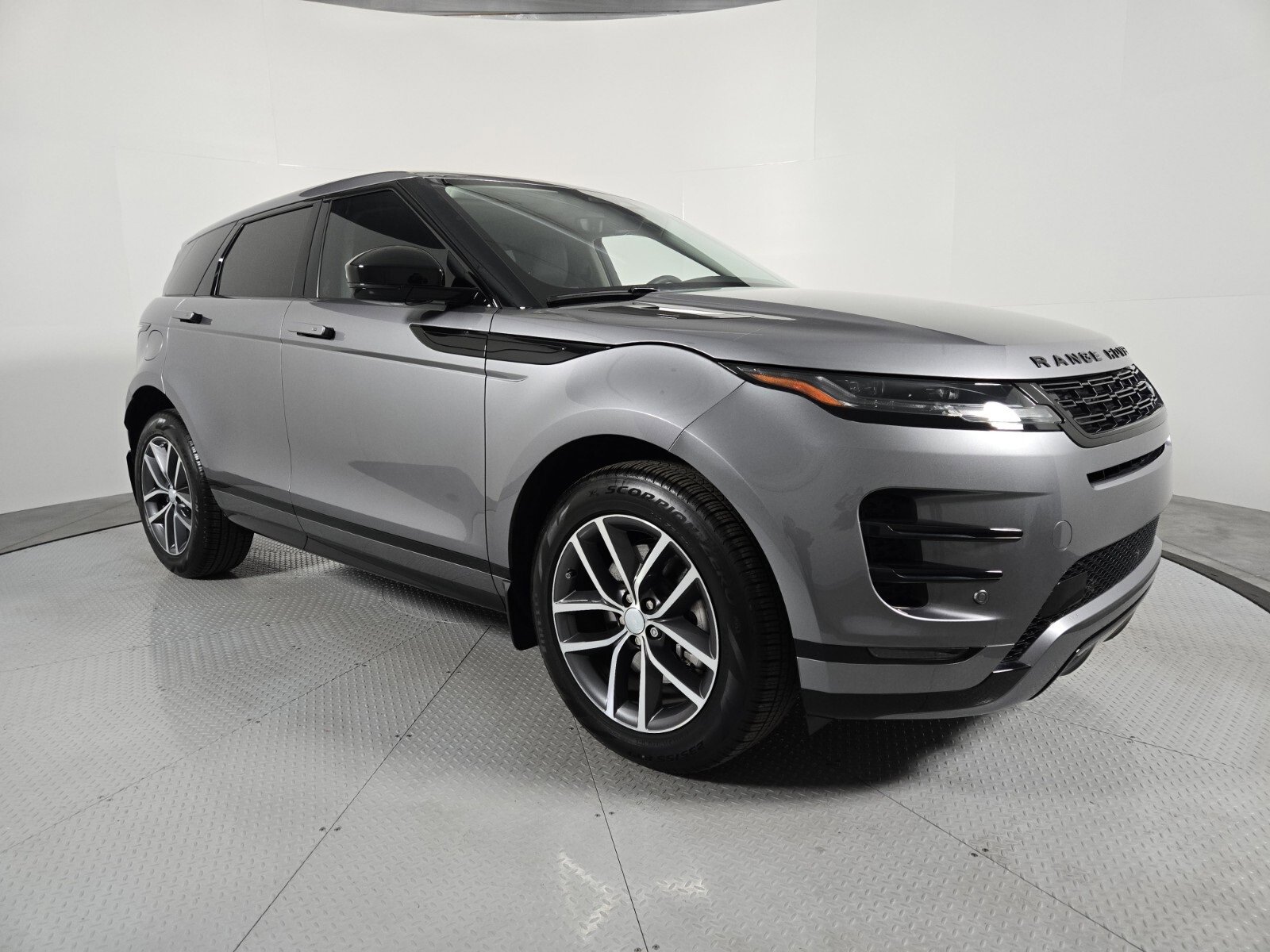 Used 2024 Land Rover Range Rover Evoque Dynamic SE image 14