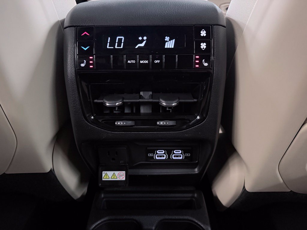 Used 2025 Jeep Grand Cherokee L Limited w/ Luxury Tech Group II RWD image 34