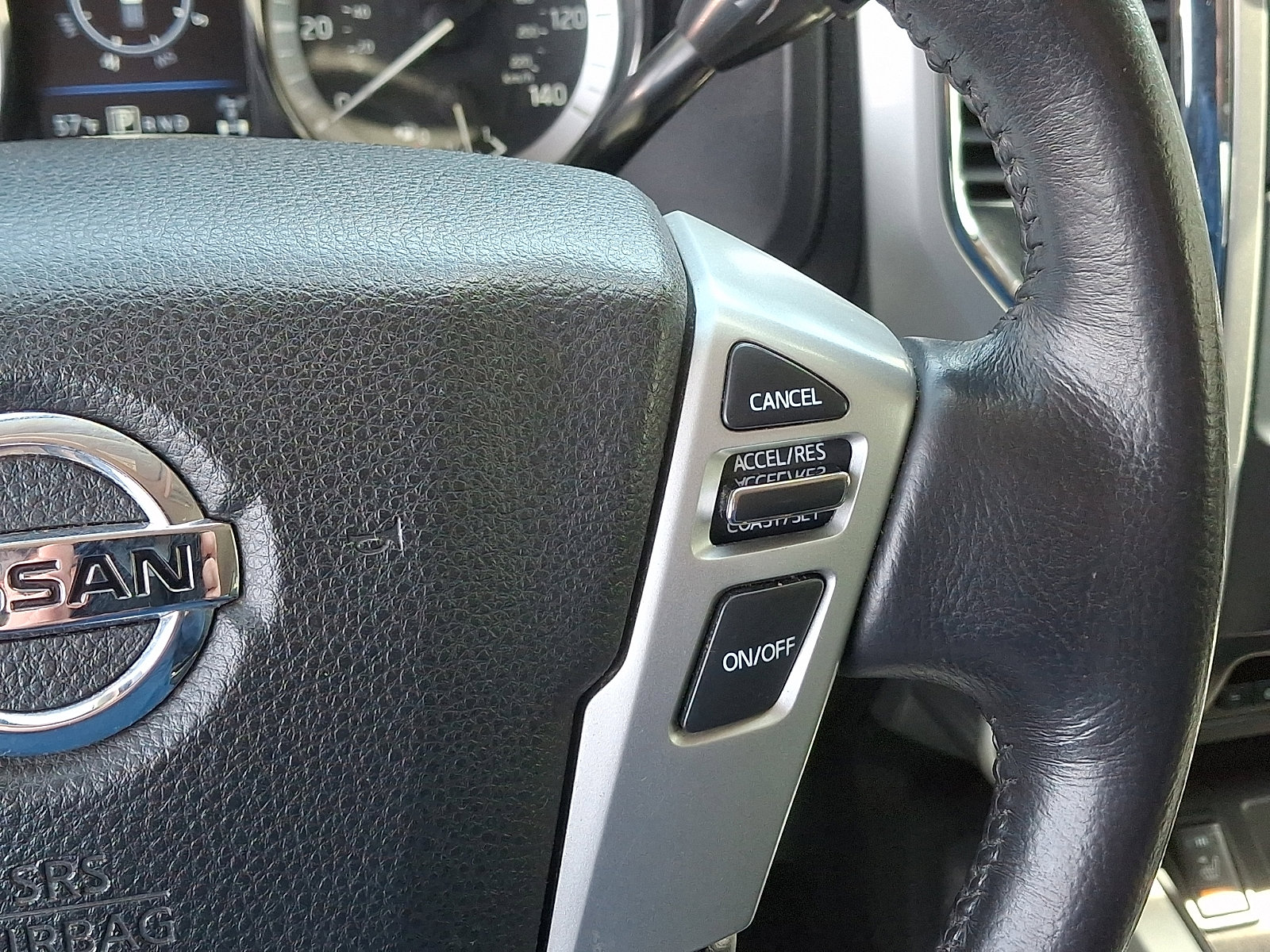 Used 2019 Nissan Titan SV w/ SV Convenience Package image 23