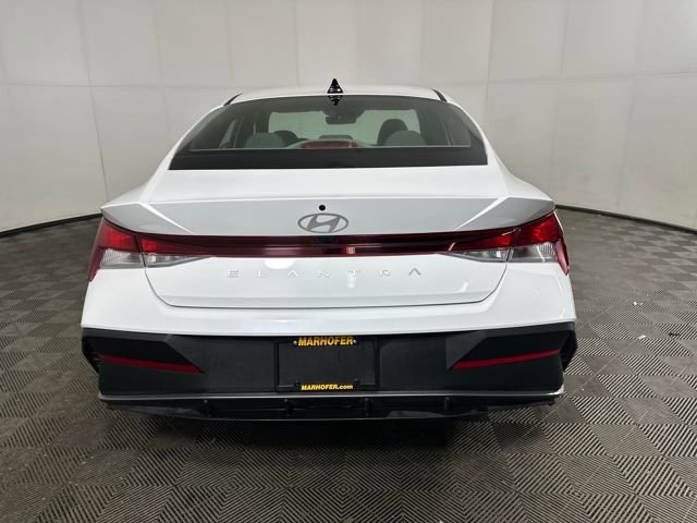 Certified 2025 Hyundai Elantra SE image 4