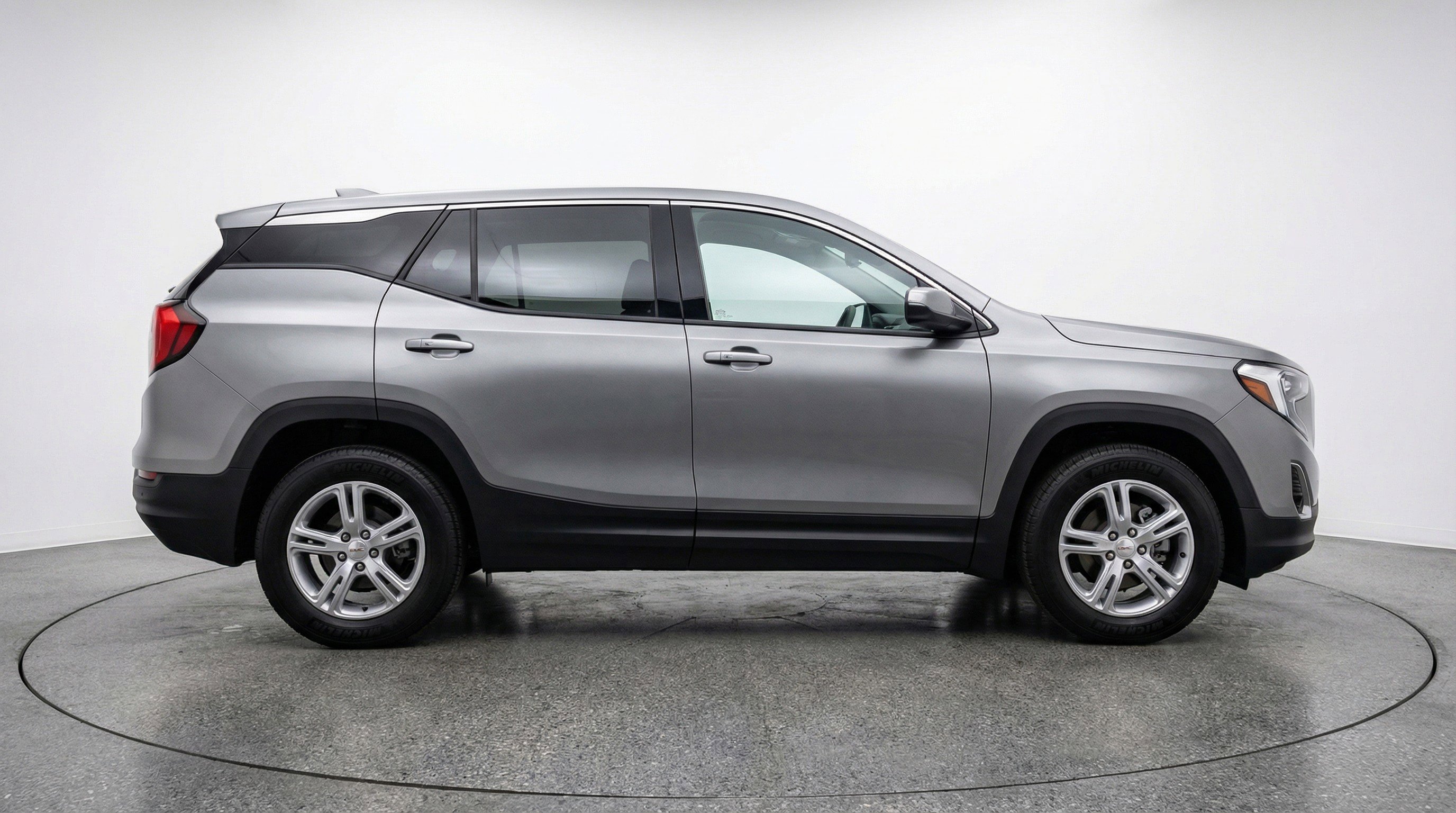 Used 2024 GMC Terrain SLE FWD image 11