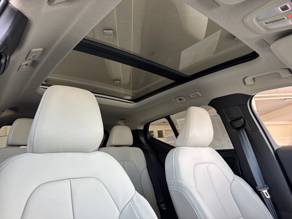 New 2026 Volvo XC40 B5 Plus w/ Protection Package Premier AWD/4WD image 16