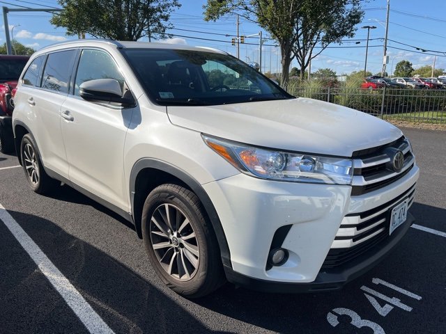 Used 2019 Toyota Highlander XLE w/ Carpet Mat Package (TMS) image 3