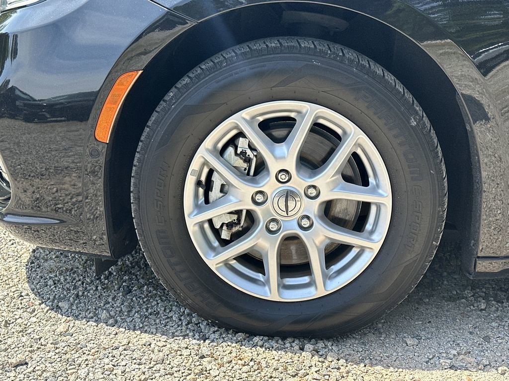 Used 2022 Chrysler Pacifica Touring-L w/ Uconnect Theater Family Group FWD image 11