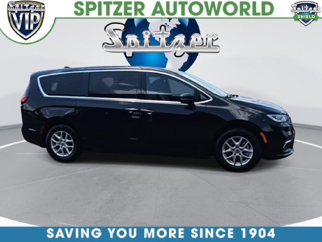 Used 2025 Chrysler Pacifica Select FWD image 9