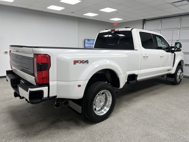 Used 2025 Ford F450 Platinum w/ FX4 Off-Road Package image 12