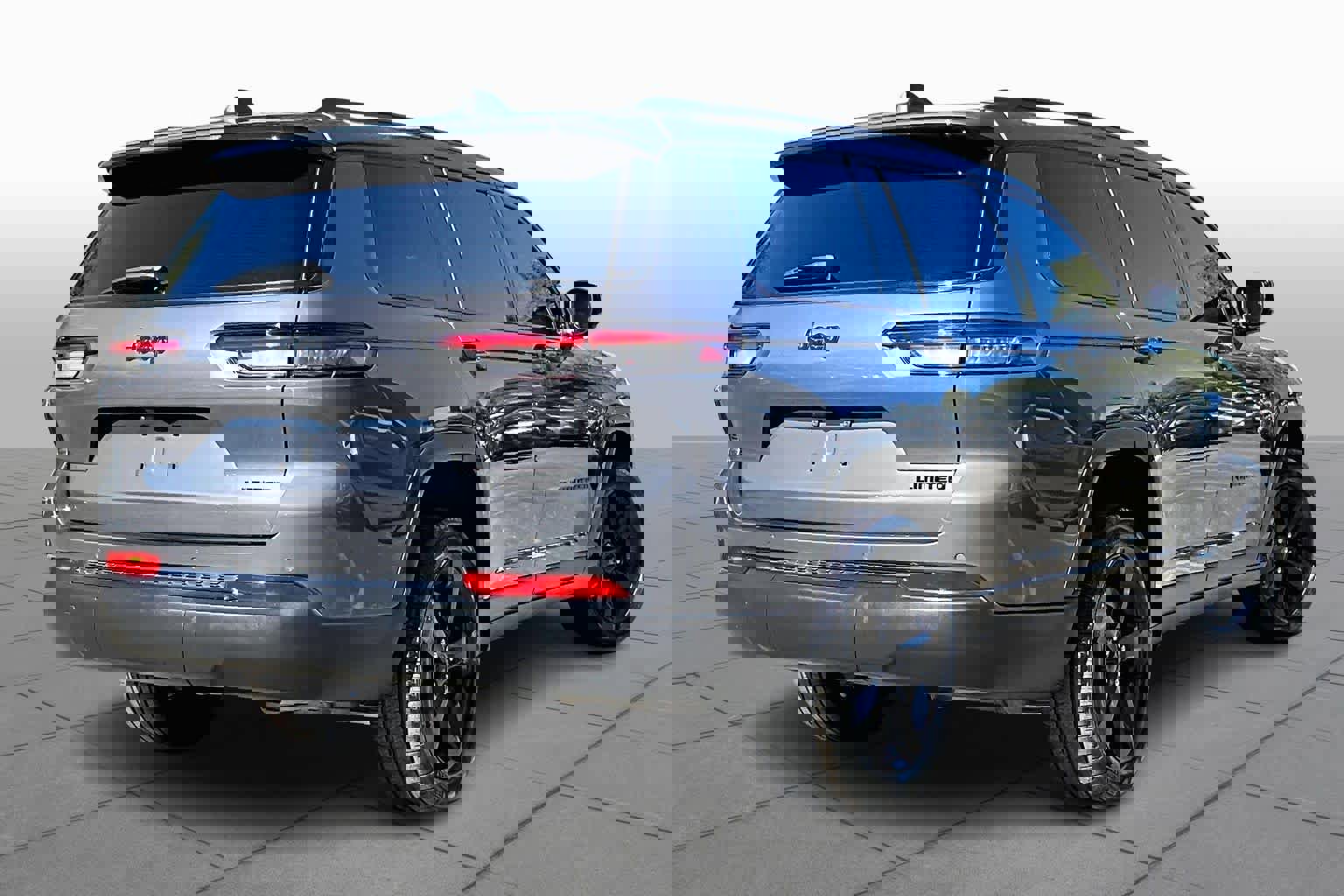 Used 2024 Jeep Grand Cherokee L Limited w/ Black Appearance Package image 12