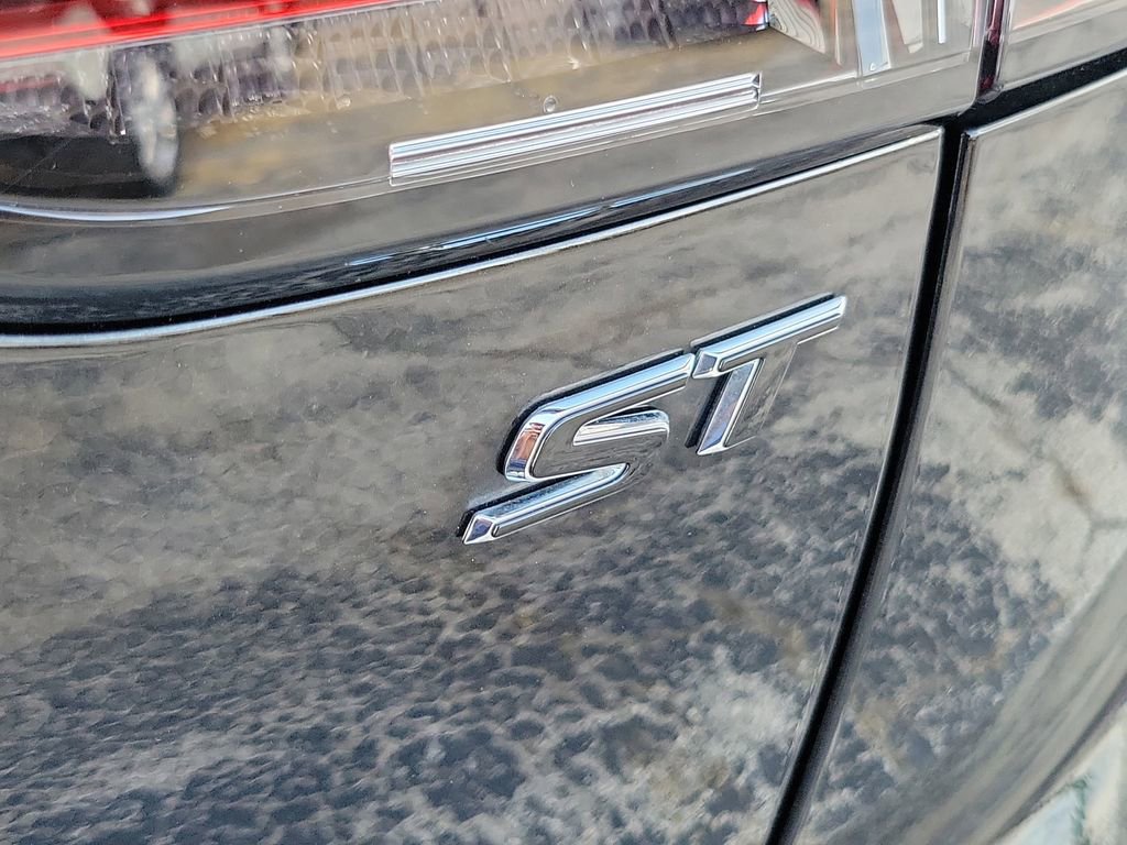 Used 2023 Buick Envision Essence w/ Sport Touring Package image 8