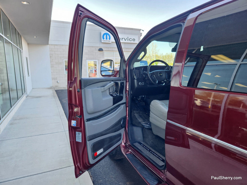 Used 2021 Chevrolet Express 3500 LS w/ Chrome Appearance Package image 33