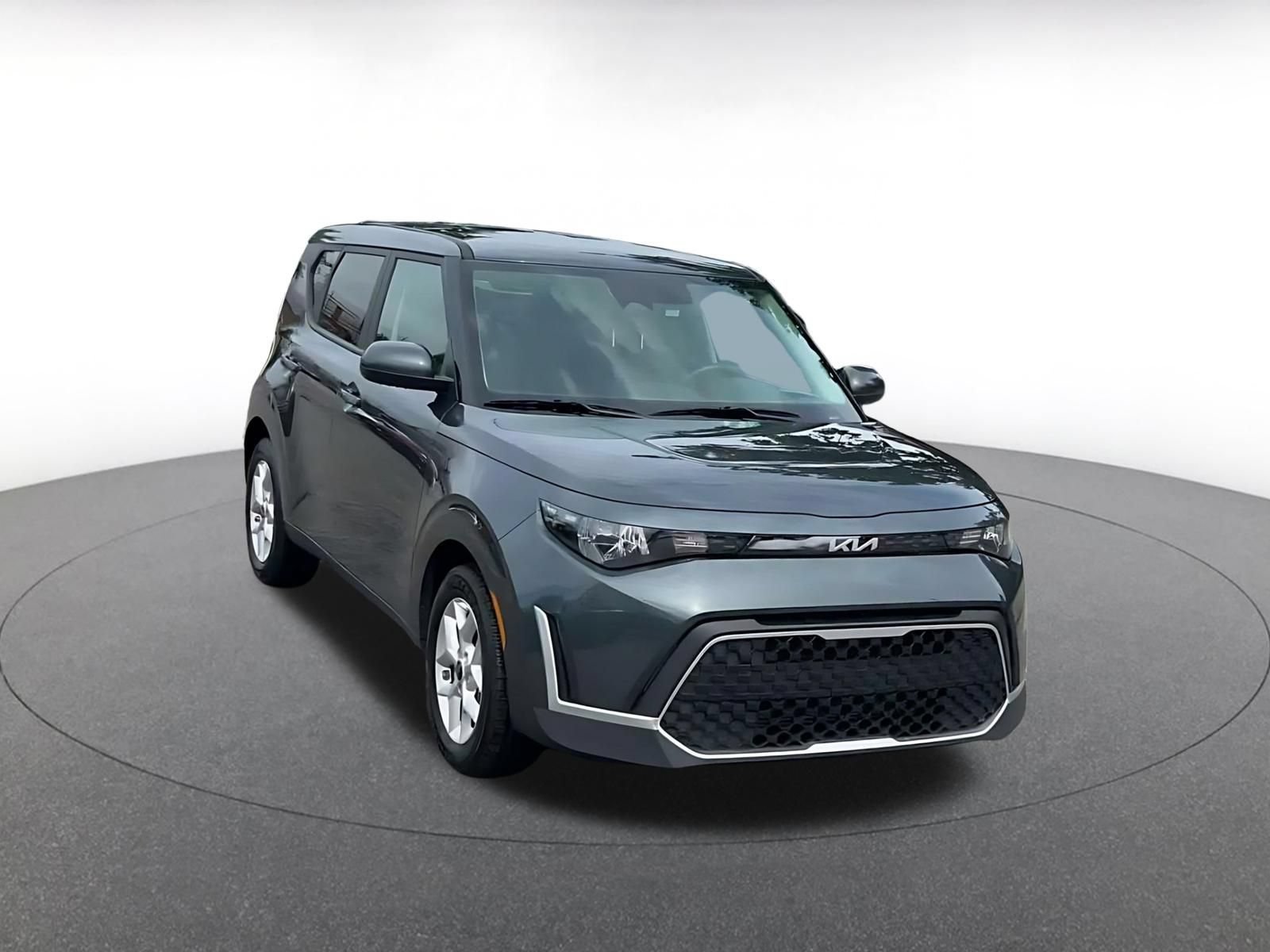 Used 2025 Kia Soul LX w/ LX Technology Package FWD image 3