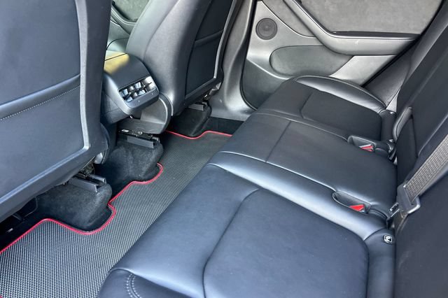 Used 2022 Tesla Model Y Performance AWD/4WD image 14
