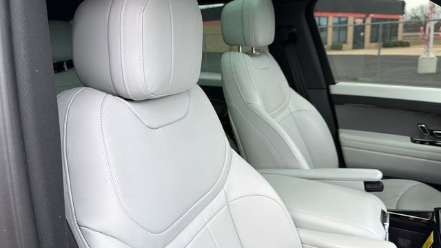 Used 2025 Land Rover Range Rover Sport SE AWD/4WD image 36