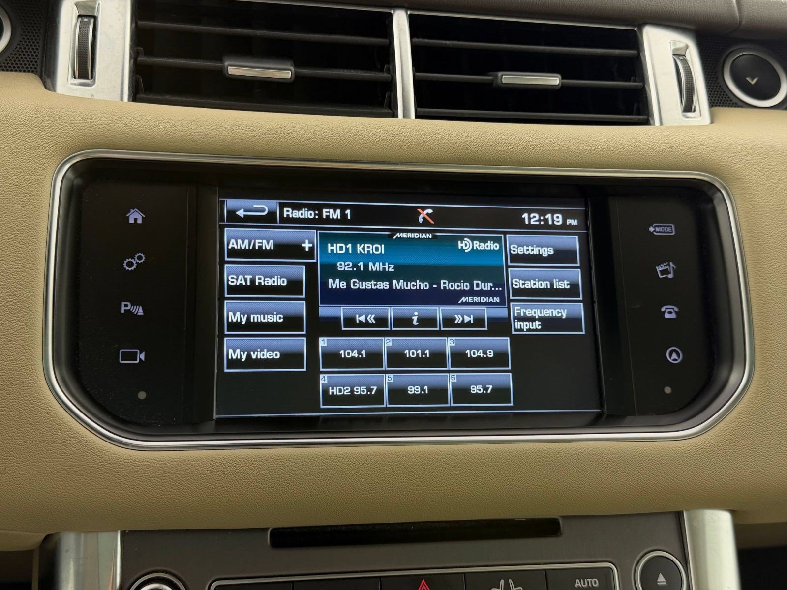 Used 2016 Land Rover Range Rover Sport SE AWD/4WD image 21