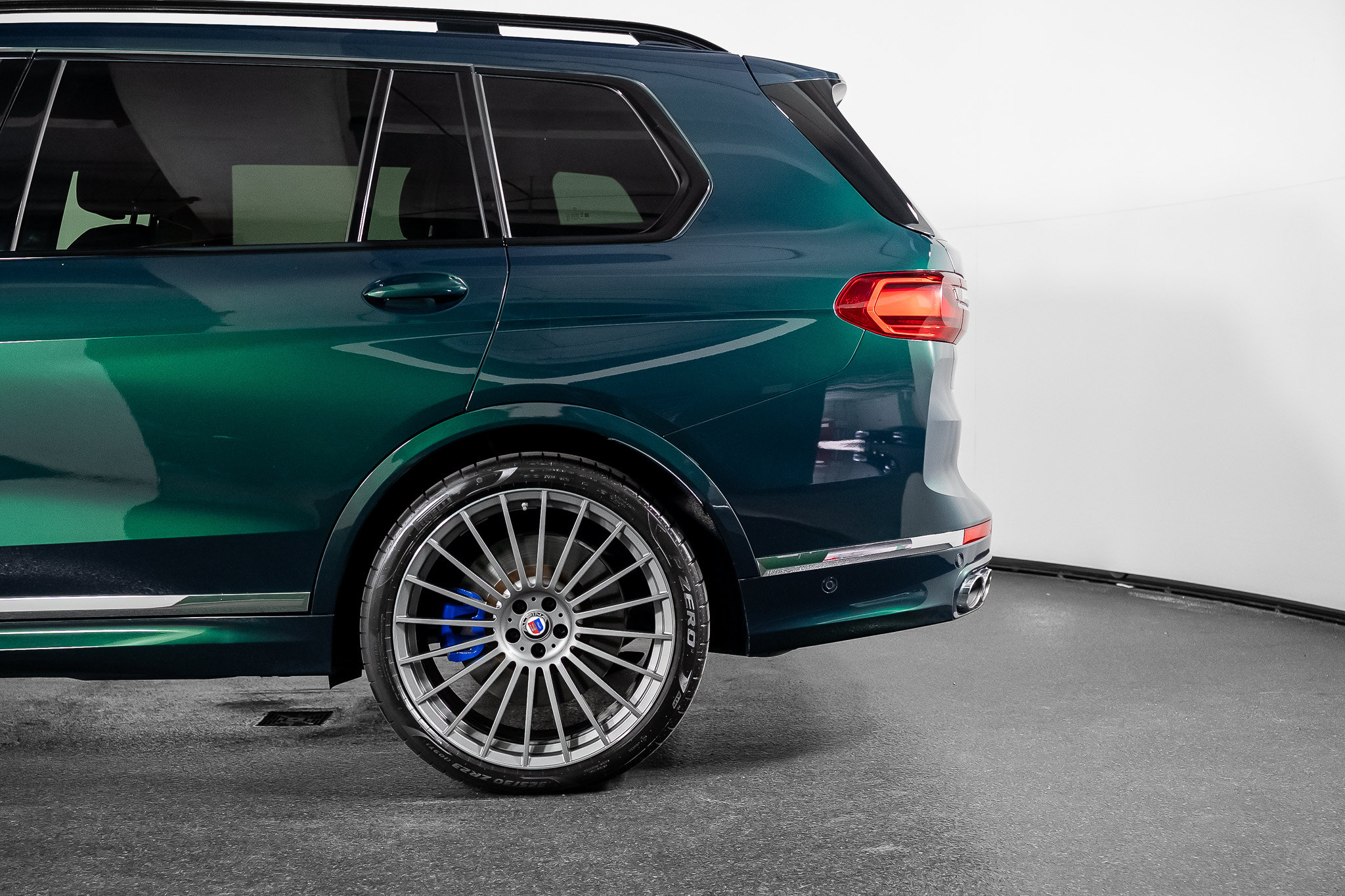 Used 2022 BMW ALPINA XB7 AWD/4WD image 19