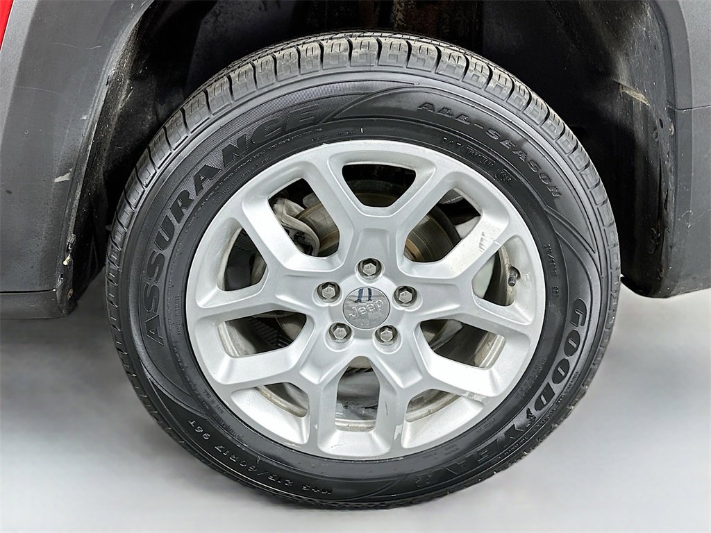 Used 2018 Jeep Renegade Latitude w/ Cold Weather Group image 28